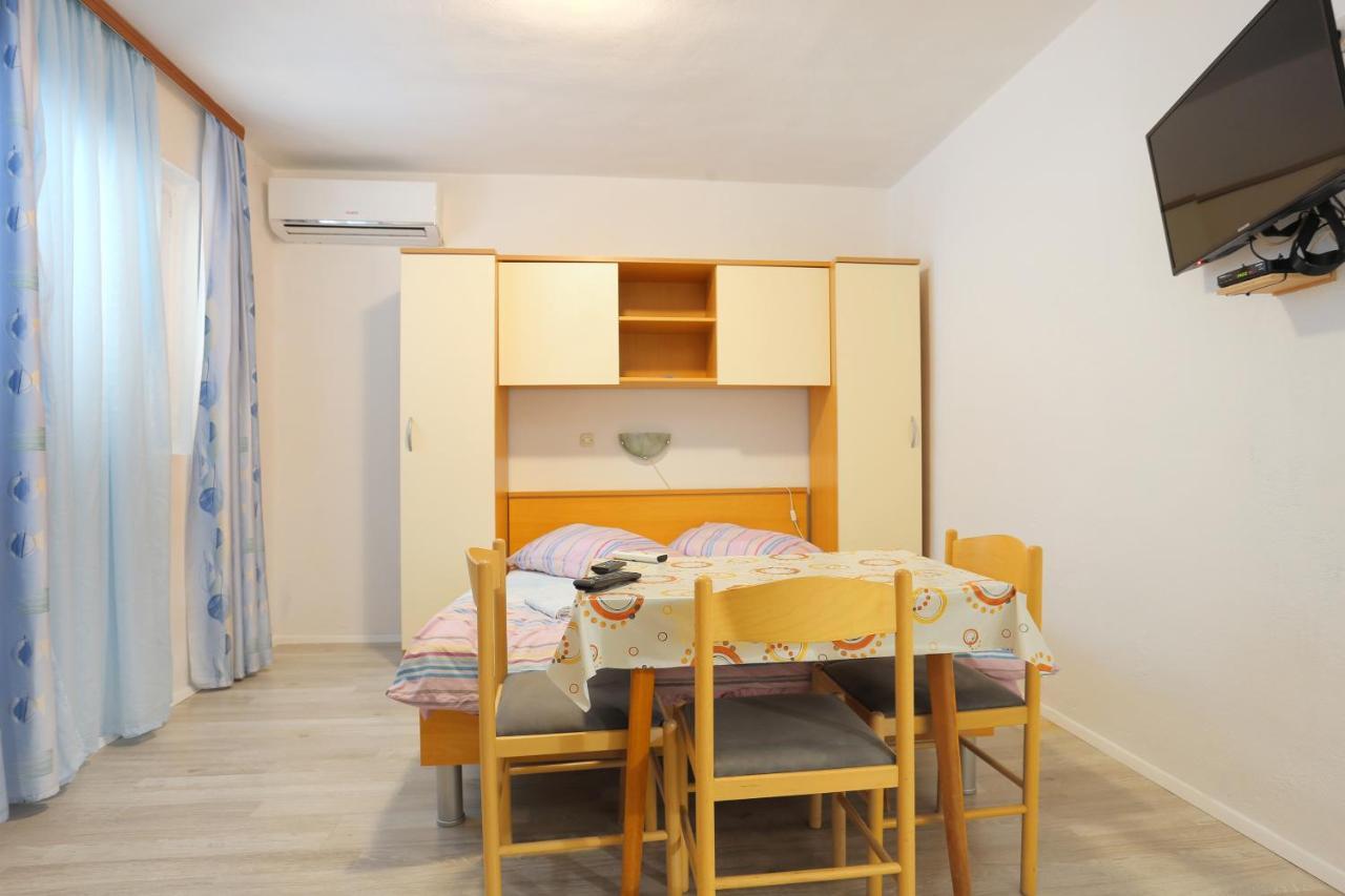 Studio 6695c Apartment