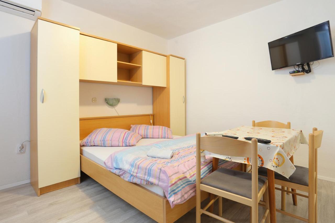 Studio 6695c Apartment